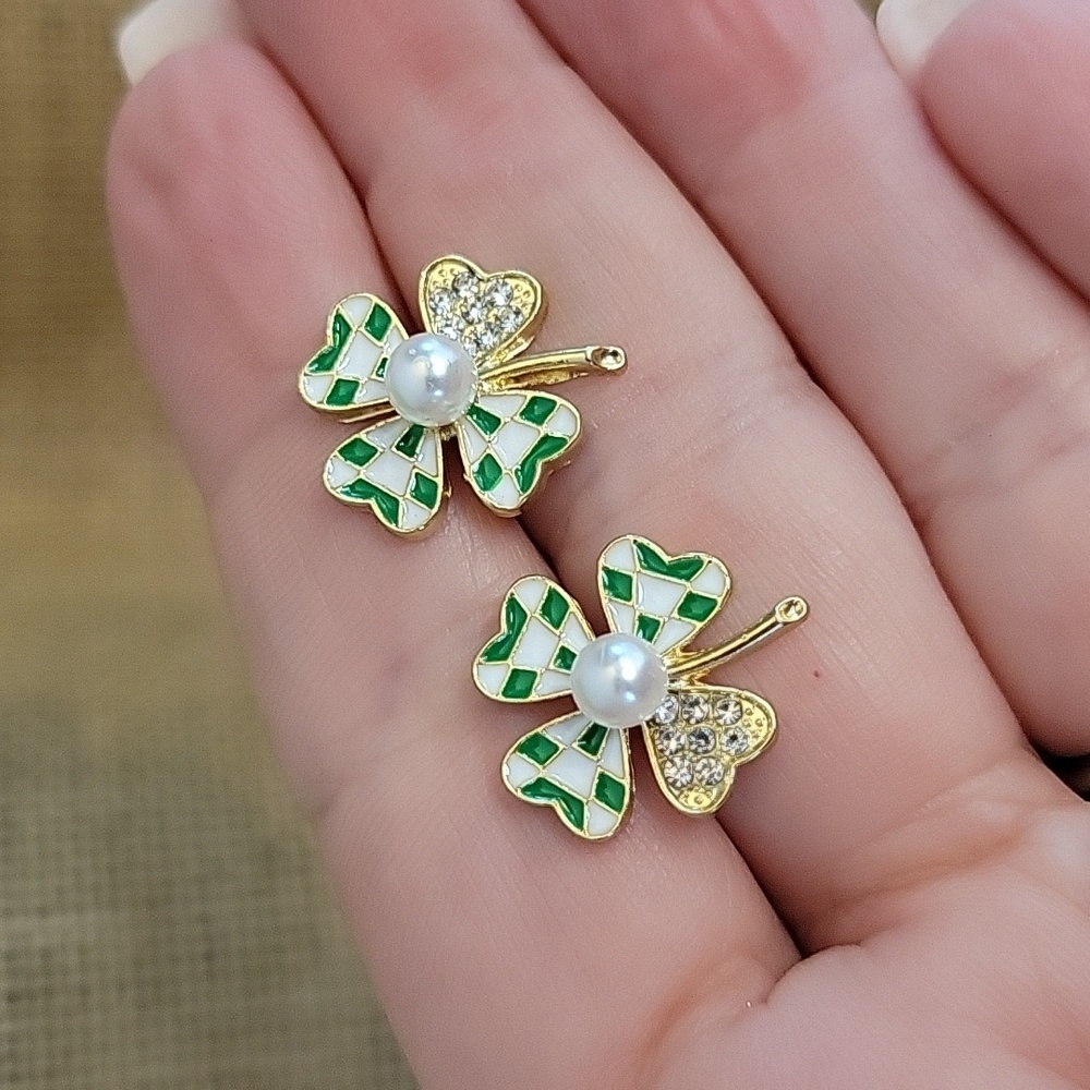 Shamrock Shimmer Stud Earrings, S925